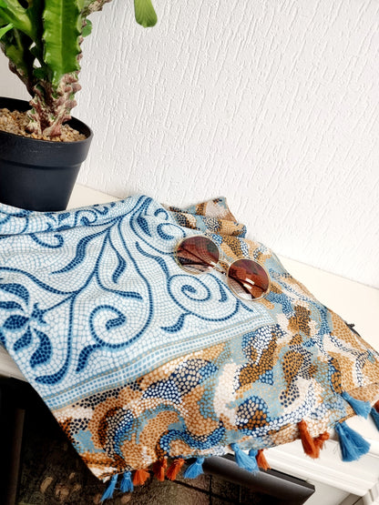 Hochwertiges Tuch mit türkis braunem Muster und Quasten Moshi