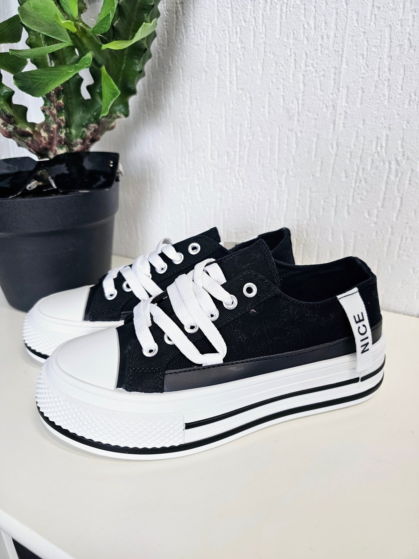 Sneaker "Nice" in Schwarz Canvas Stoff-Turnschuhe