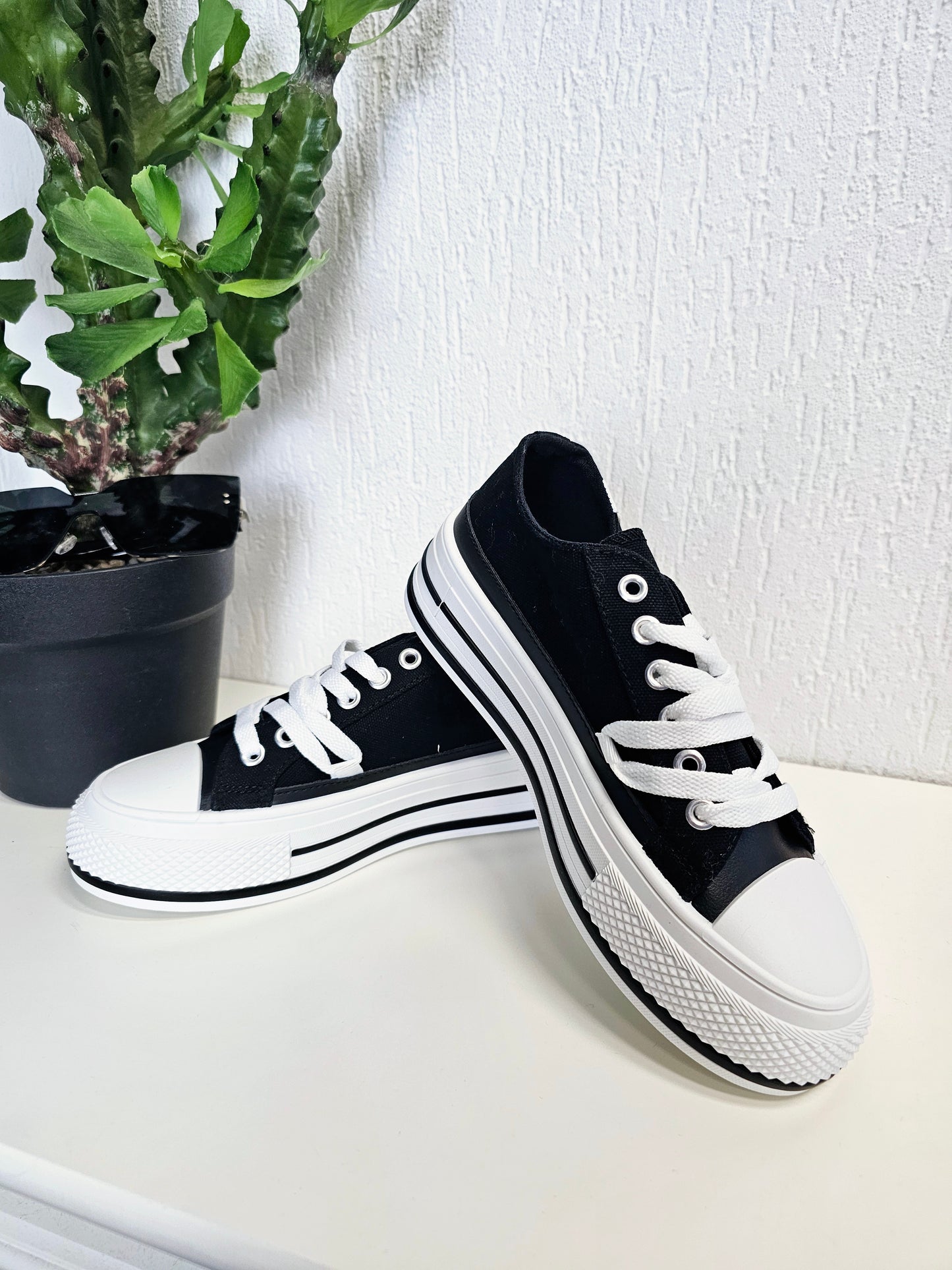 Sneaker "Nice" in Schwarz Canvas Stoff-Turnschuhe