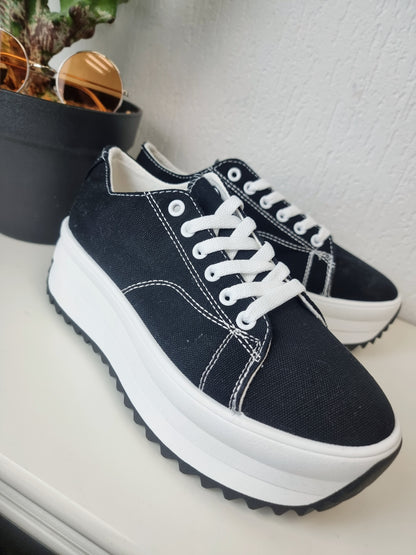 Schwarzer Sneaker mit Plateau Sohle Canvas Stoff-Turnschuhe