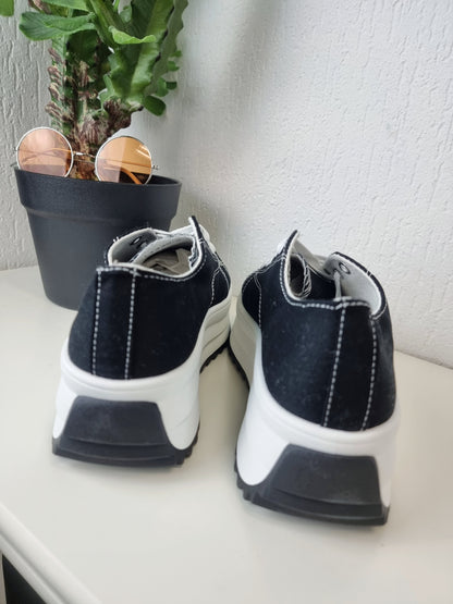 Schwarzer Sneaker mit Plateau Sohle Canvas Stoff-Turnschuhe