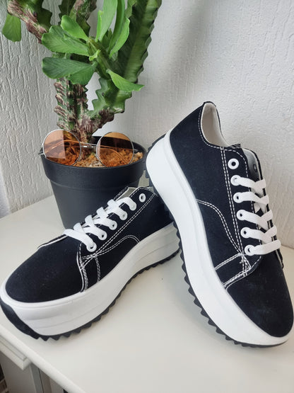 Schwarzer Sneaker mit Plateau Sohle Canvas Stoff-Turnschuhe