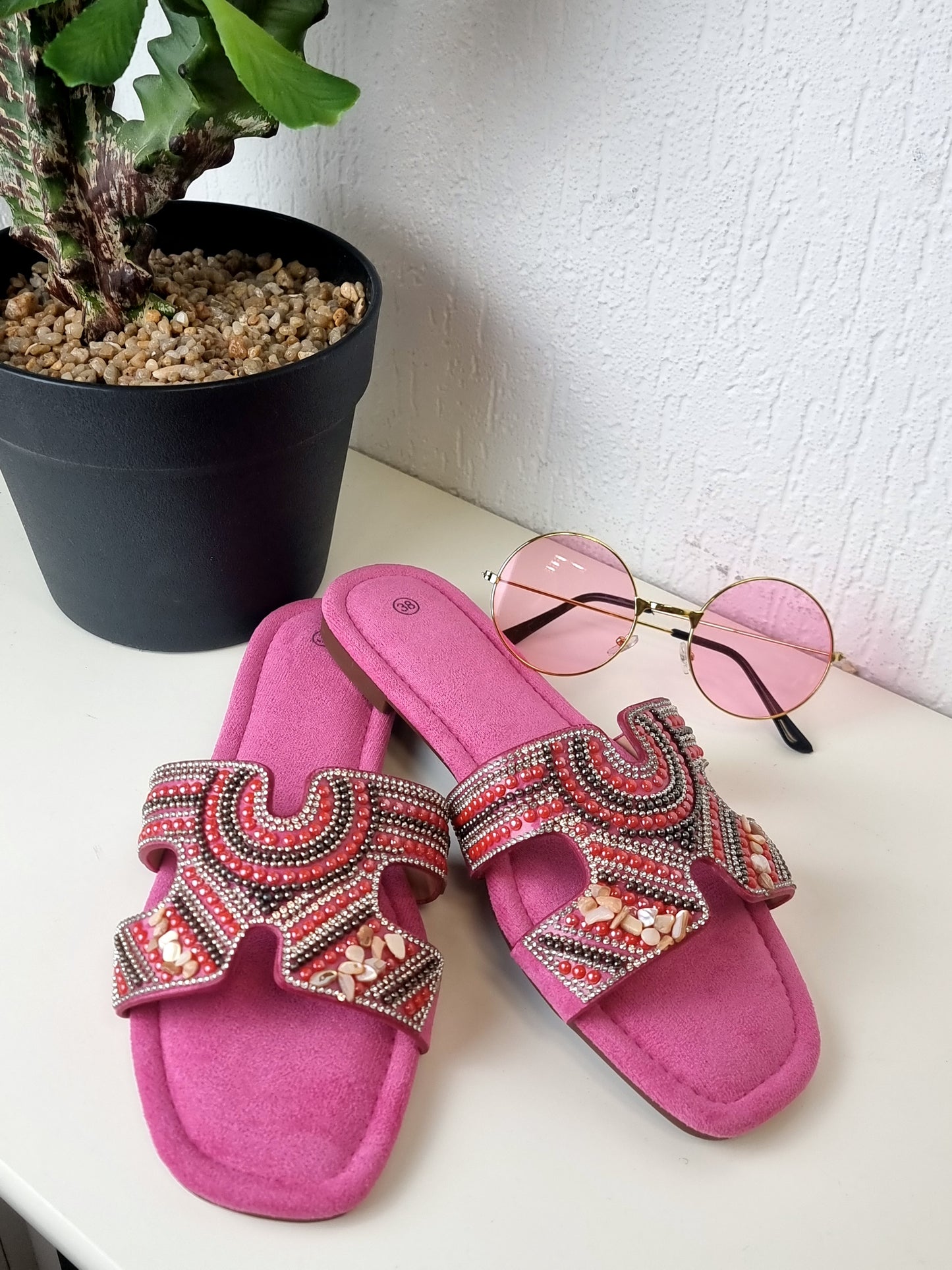 Pantolette Pink mit Strass und Perlen BOHO / Hippie