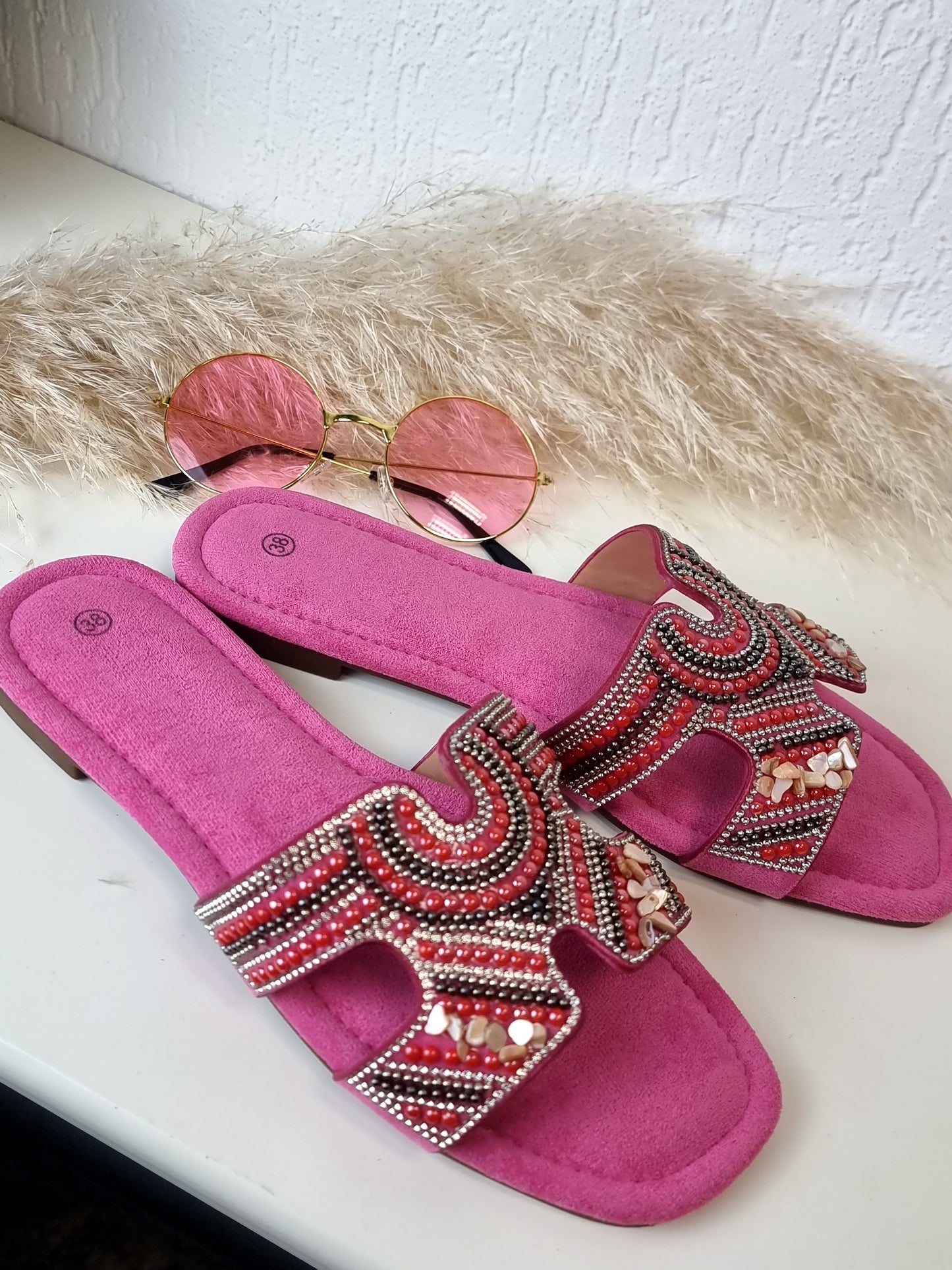 Pantolette Pink mit Strass und Perlen BOHO / Hippie