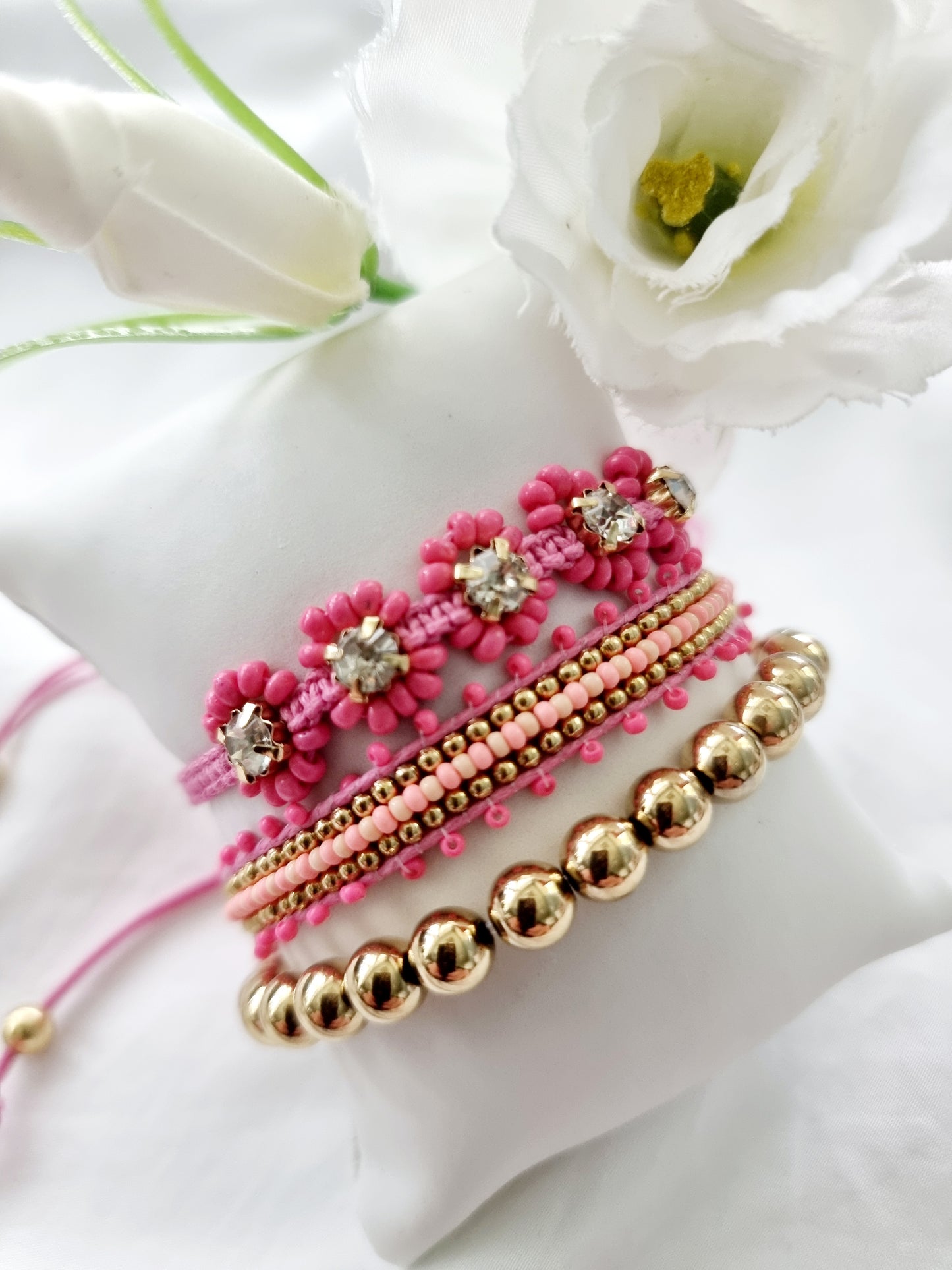 Handgefertigtes Gold/Pink Perlenarmband