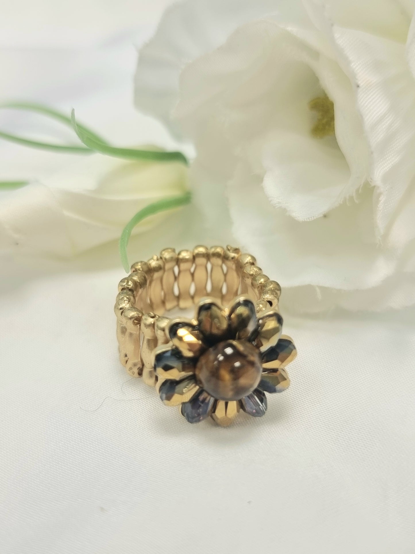 Ring Biba, Strech in Gold mit schwarzer Blüte und mit Braun/Lila Blüte