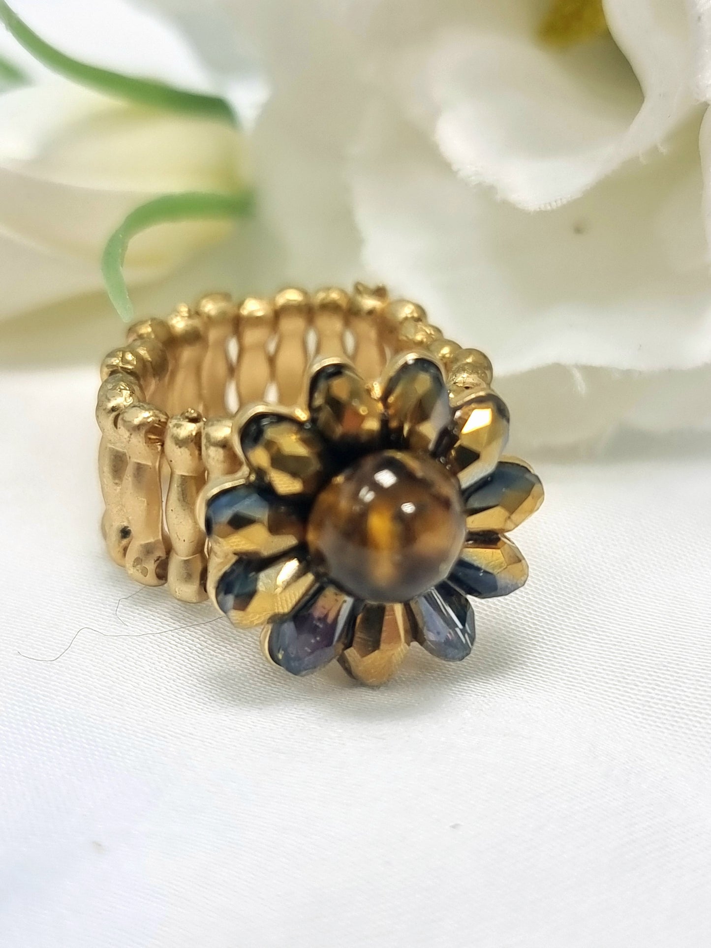 Ring Biba, Strech in Gold mit schwarzer Blüte und mit Braun/Lila Blüte