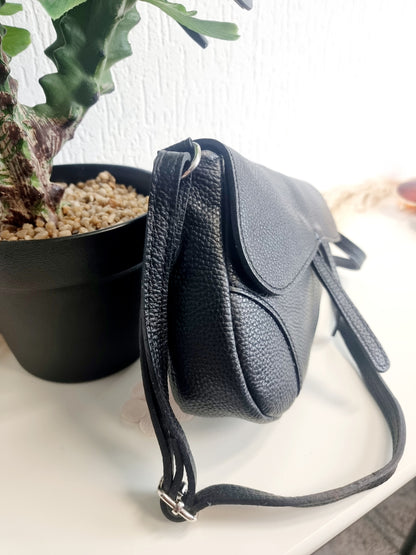 Edle Echtleder Handtasche Sattelform in Schwarz