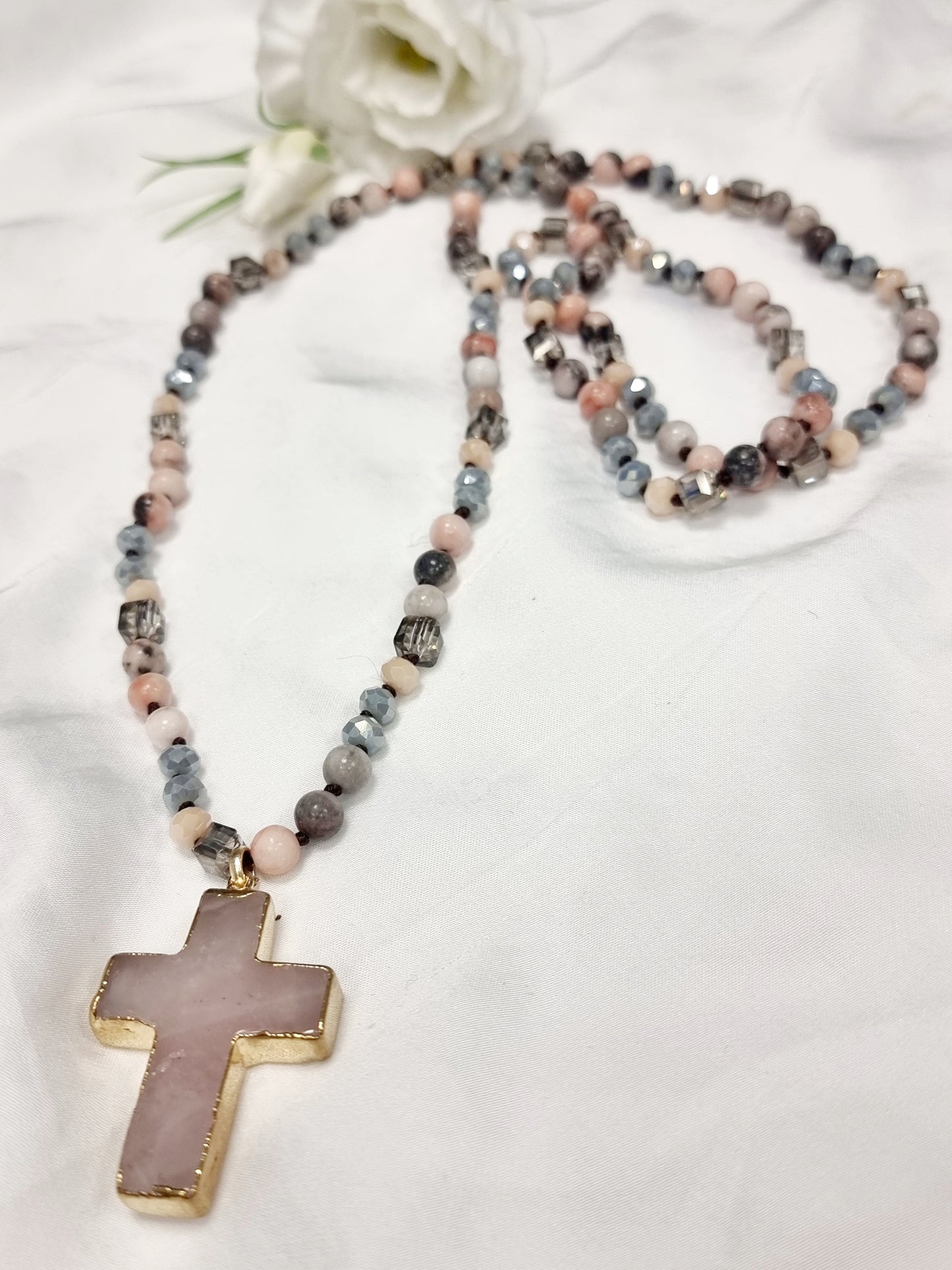 Halskette Kette mit Halbedelsteinen mit Kreuz in verschiedenen Farben,  Rose, Türkis, Grau und Braun