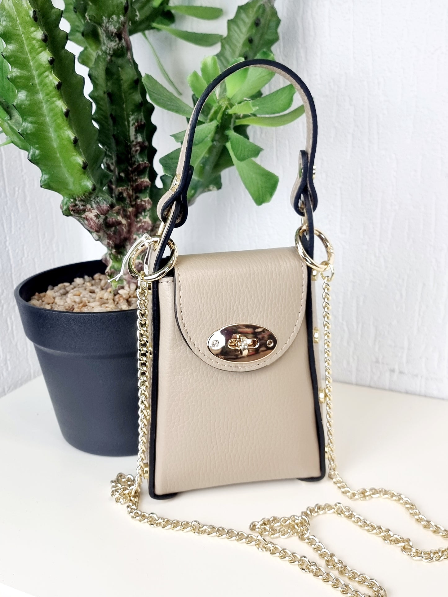 Mini-Handtasche aus echtem Leder Beige und Pink mit goldfarbenen Dreh-Verschluss und abnehmbarem Schulterriemen