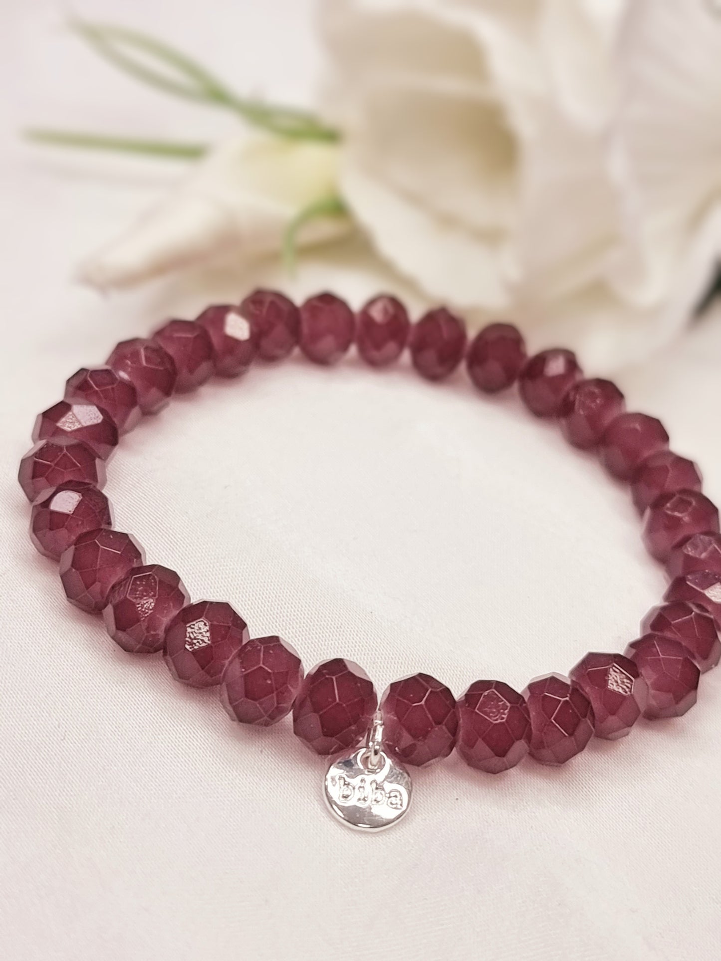 BIBA Armband mit Burgundy Kristallperlen und silbernem Anhänger