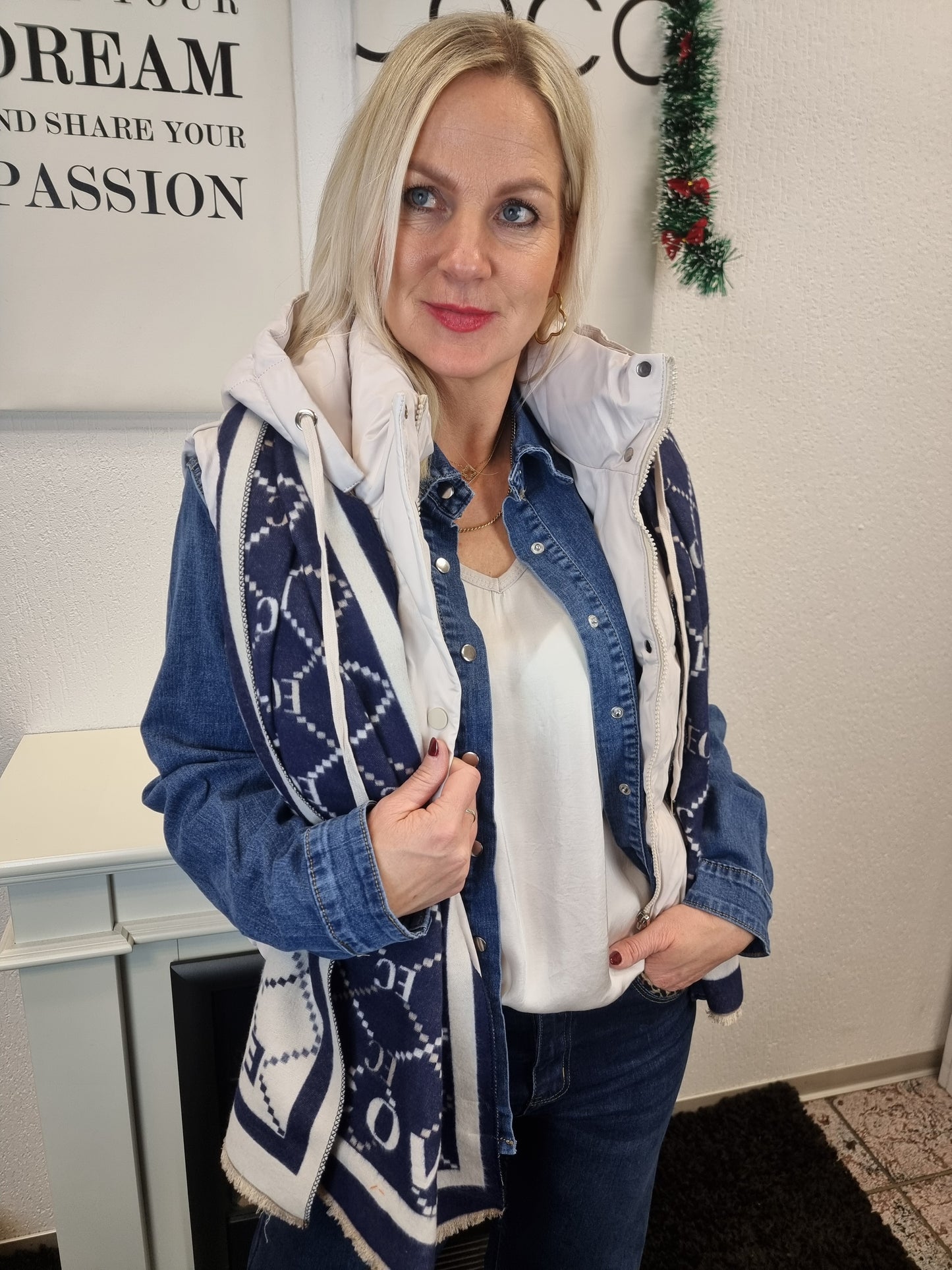 Jeansbluse mit silbernen Druckknöpfen 3D-9186-1