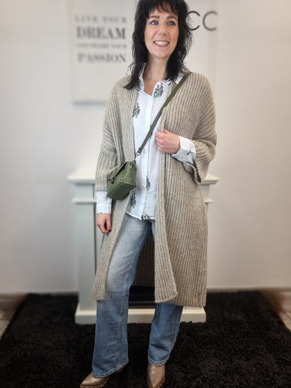 Lange Strickjacke in Natur und Hellgrau