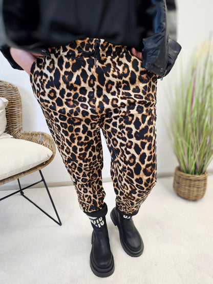 Schlupfhose mit Leomuster in Braun/Schwarz in Plussize Größen