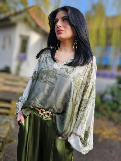 Seidenbluse mit waldgrünem Dschungel-Print