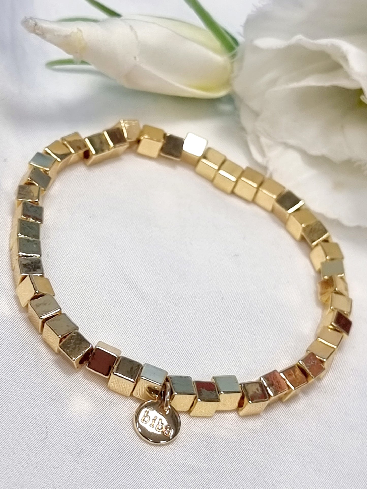 Armband Biba - Gold glänzend mit kleinen rechteckigen Würfelchen