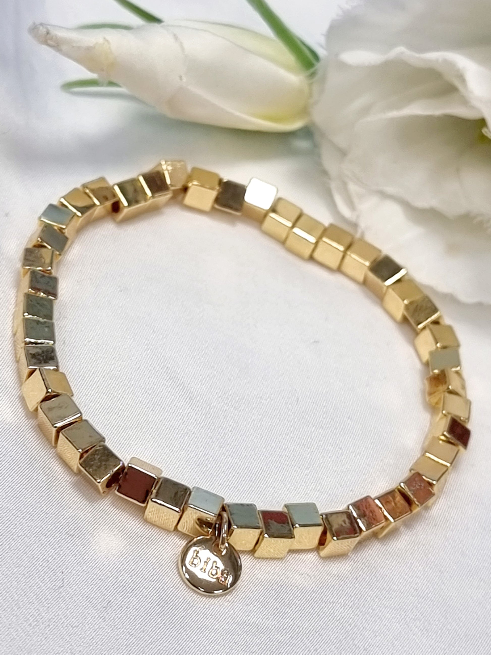 Armband Biba - Gold glänzend mit kleinen rechteckigen Würfelchen
