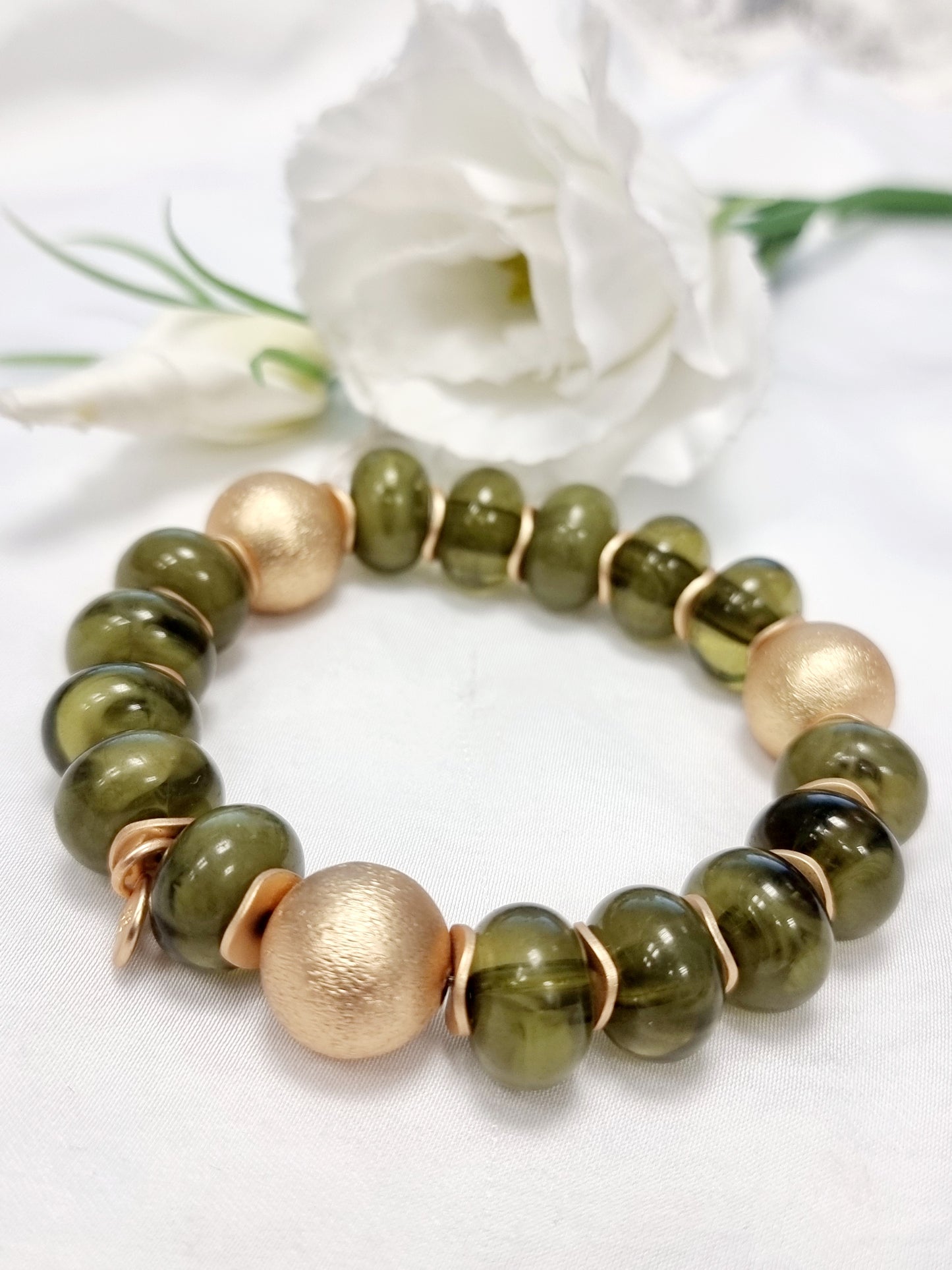 Armband Perlen Grün mit goldenen Kugeln Modeschmuck von Biba