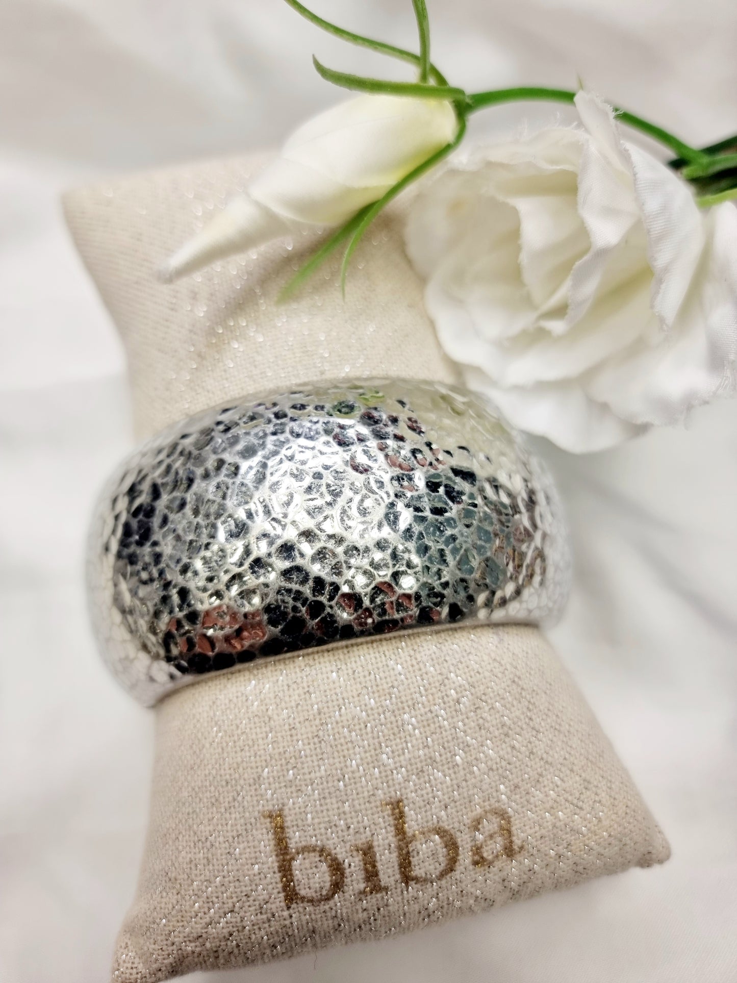 BIBA-breite Armspange Gold und in Silber, gehämmertes Metalldesign- Modeschmuck