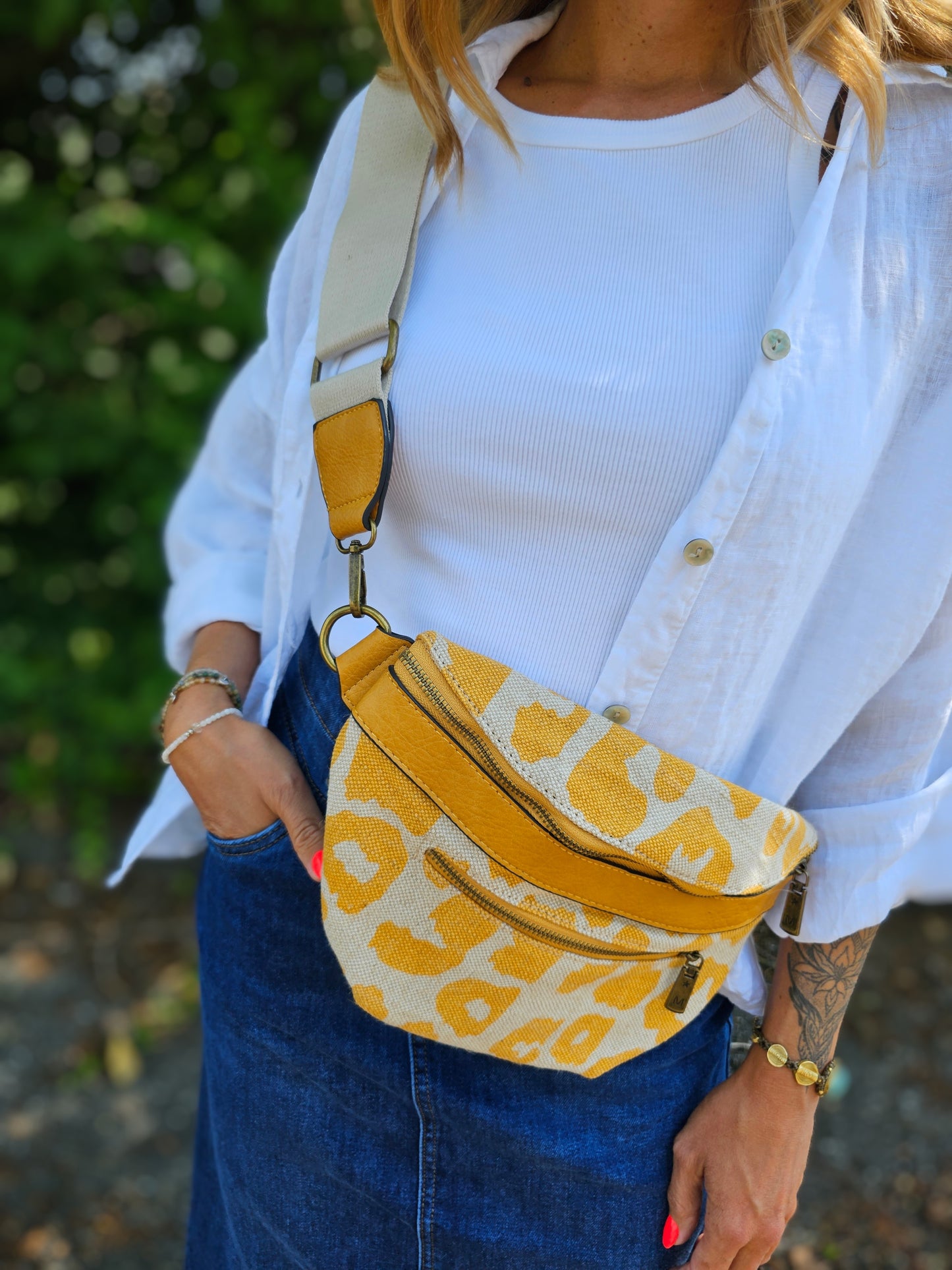 Bauchtasche mit gelb-natur farbenem Animalprint aus Canva Stoff