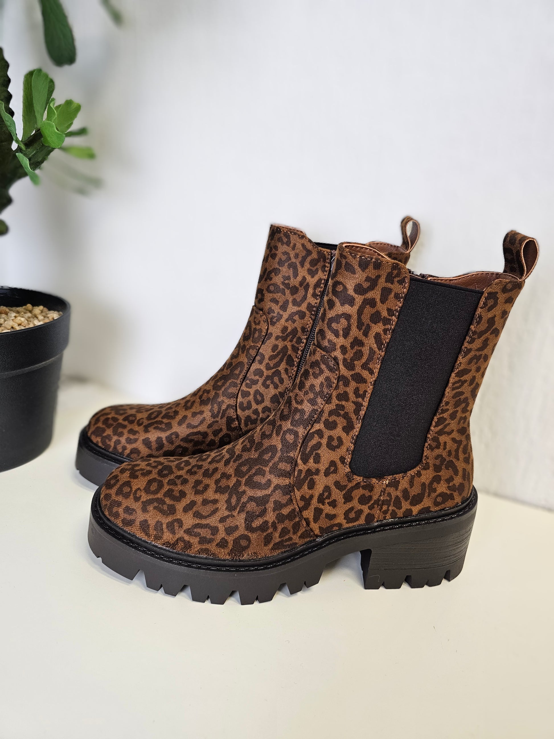 Chelsea Boots / Stiefel in Schwarz mit Leopard Muster