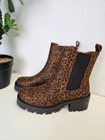 Chelsea Boots / Stiefel in Schwarz mit Leopard Muster