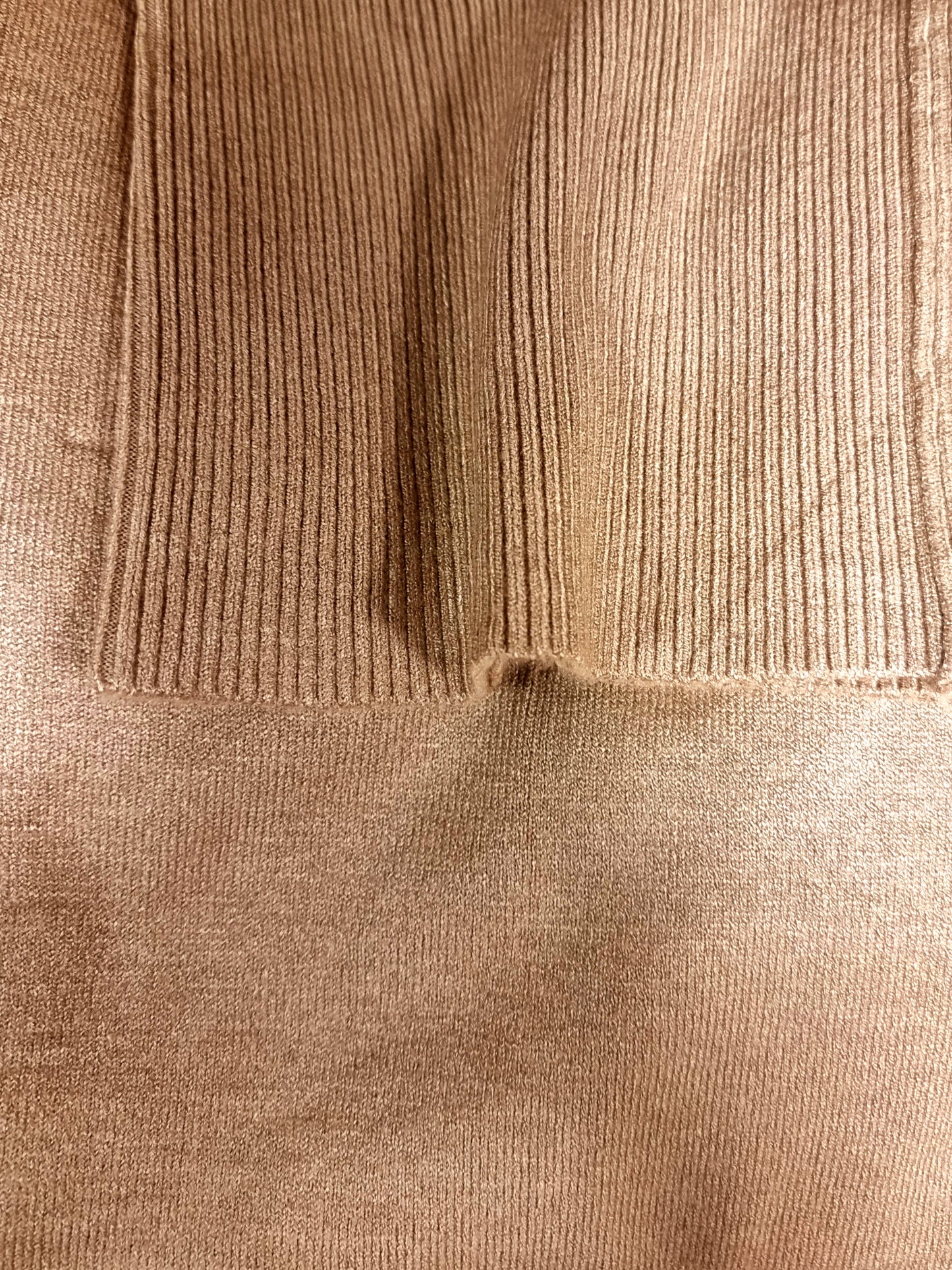 Dünner weicher Rollkragenpullover in helles Camel