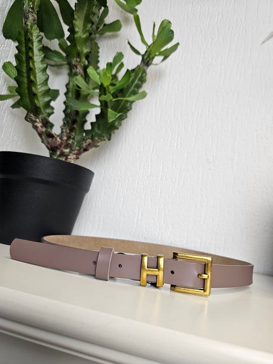 Ledergürtel in Taupe mit goldener Schnalle (schmal)