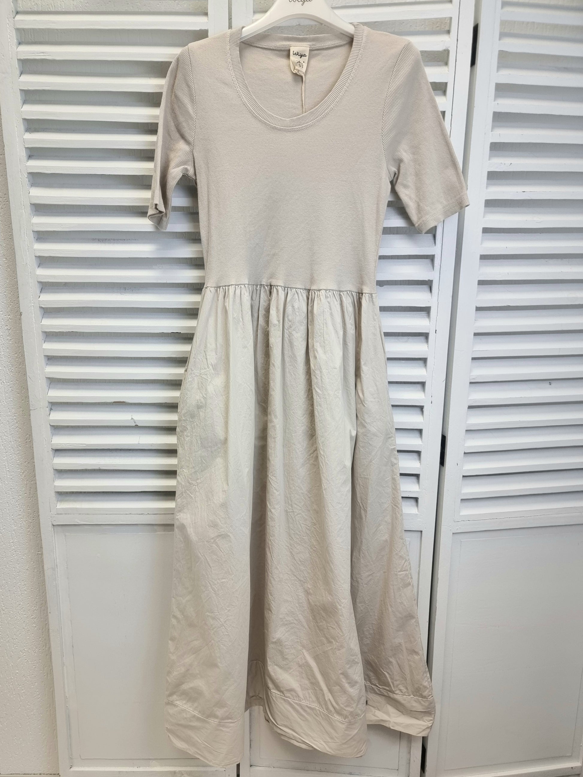 Sandfarbiges Midikleid Kurzarm mit Seitentaschen Elegant und Sportlich, Urlaubskleid, Onesize