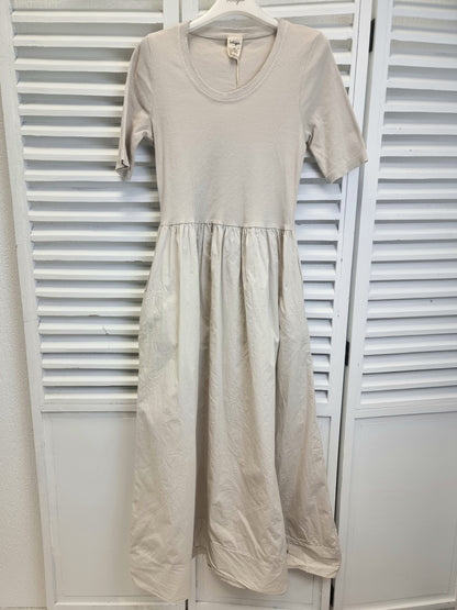 Sandfarbiges Midikleid Kurzarm mit Seitentaschen Elegant und Sportlich, Urlaubskleid, Onesize