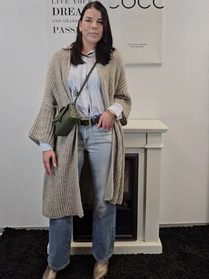 Lange Strickjacke in Natur und Hellgrau