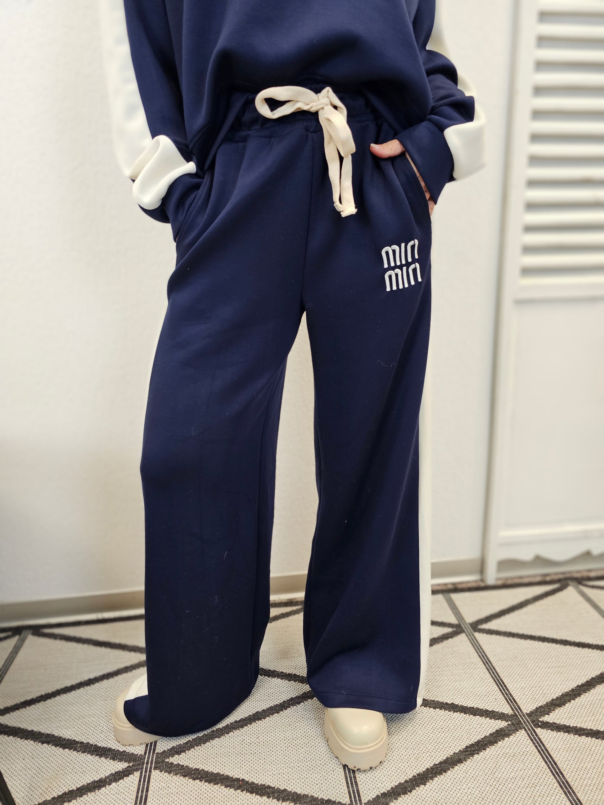 Sweathose in Marineblau mit weißen Streifen "MINMIN" (Set)