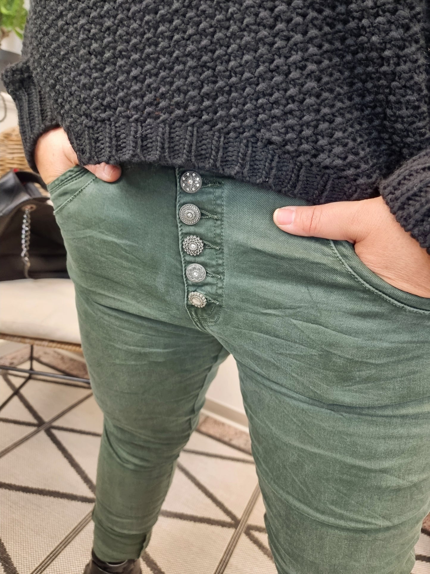 Jeans in Khaki Jewelly JW2565-4 mit Schmuck-Knopfleiste