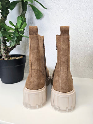 Vegane Chelsea Boots/Stiefel in Braun Velourslederoptik