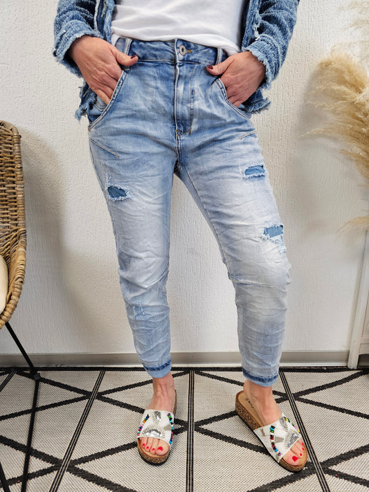 Hellblaue Baggy Jeans mit Patches Destroyed H8241