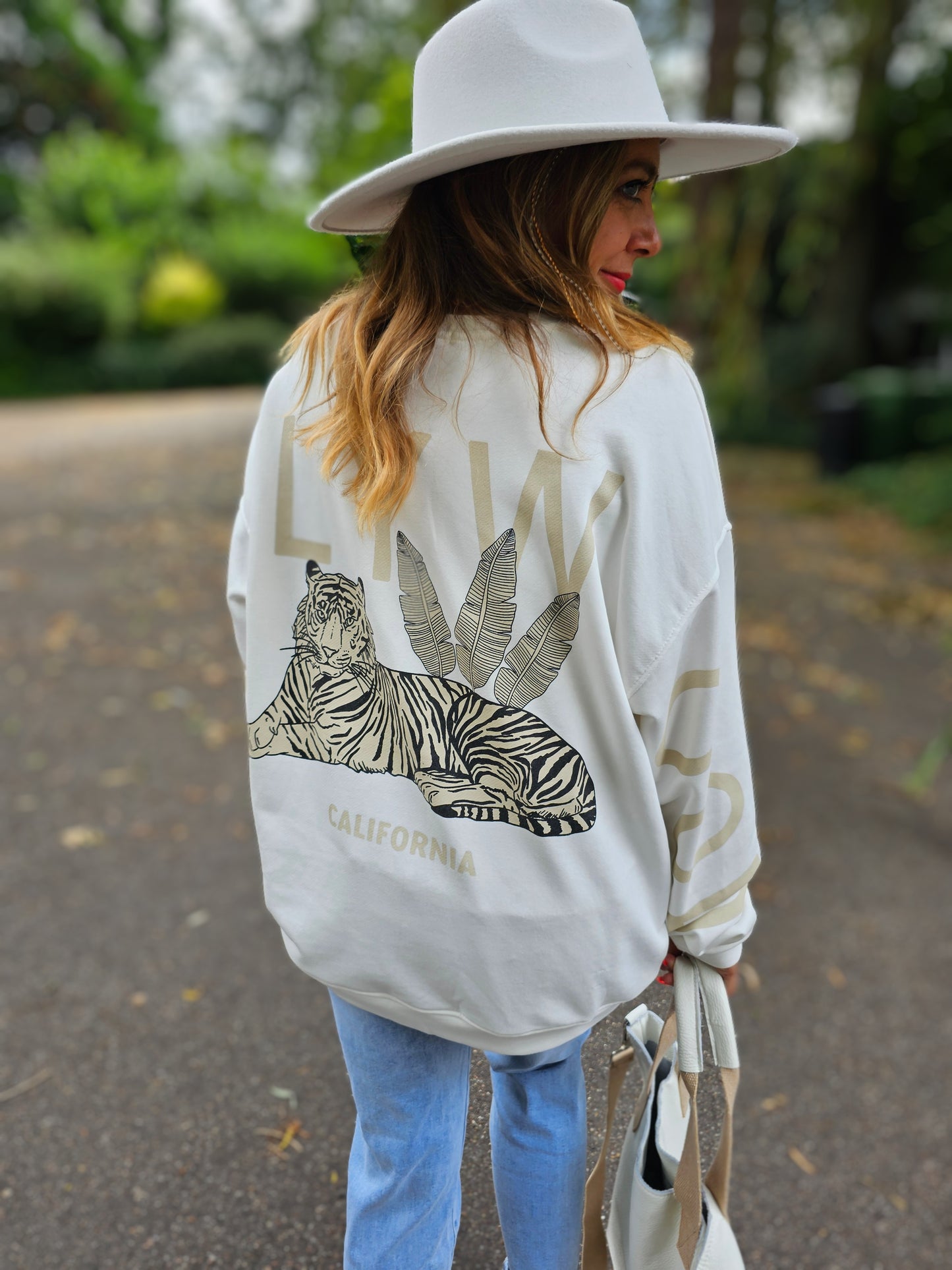 Sweatshirt in Cremeweiß mit Tiger-Backprint