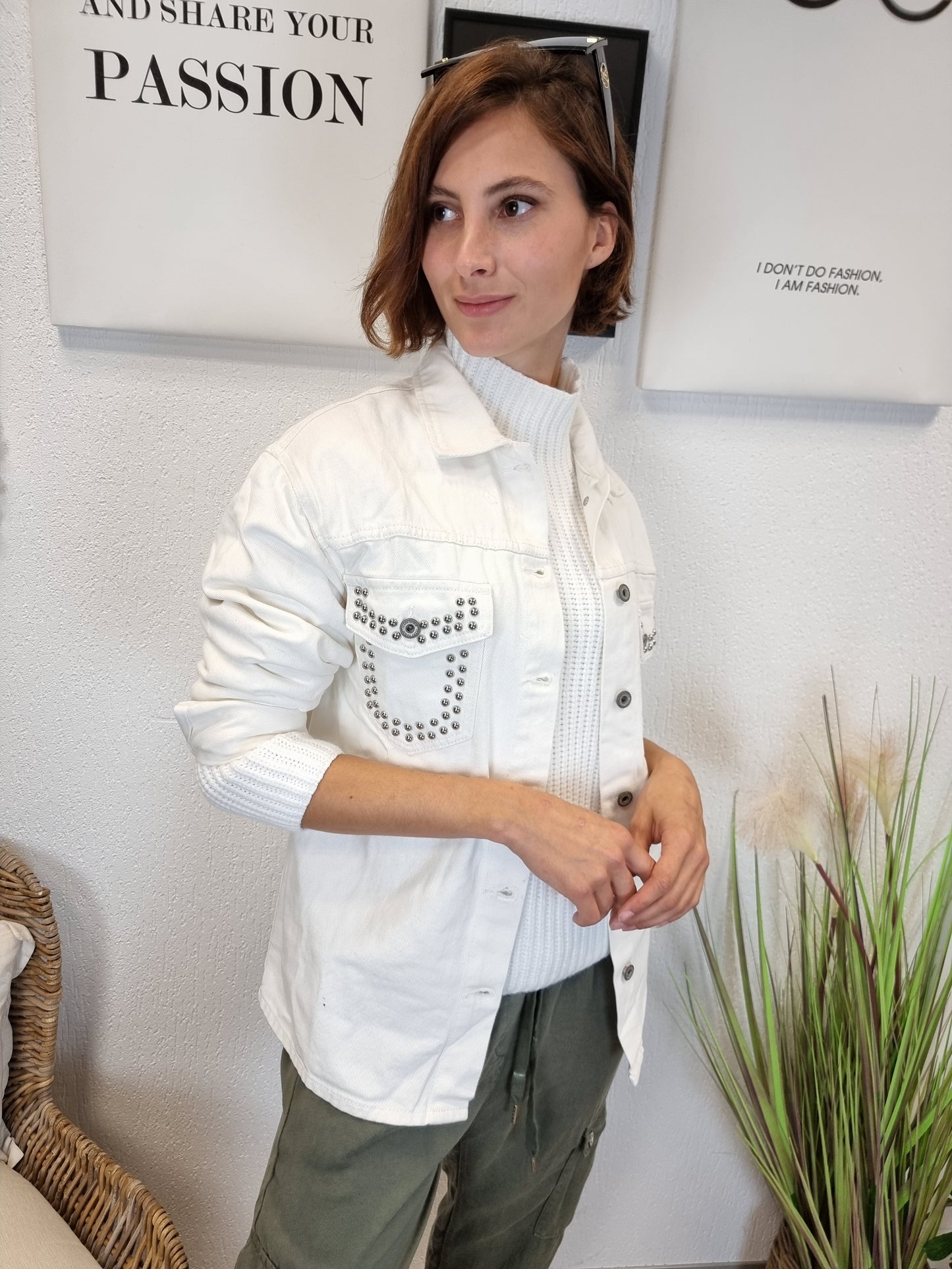 Weiße Jeans Blusenjacke mit Nieten