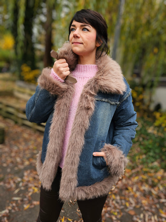 Jeansjacke mit Fell in Taupe Wendejacke