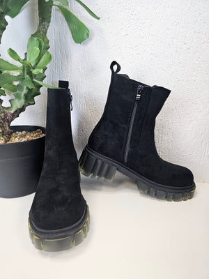 Vegane Chelsea Boots/Stiefel in Schwarz Velourslederoptik