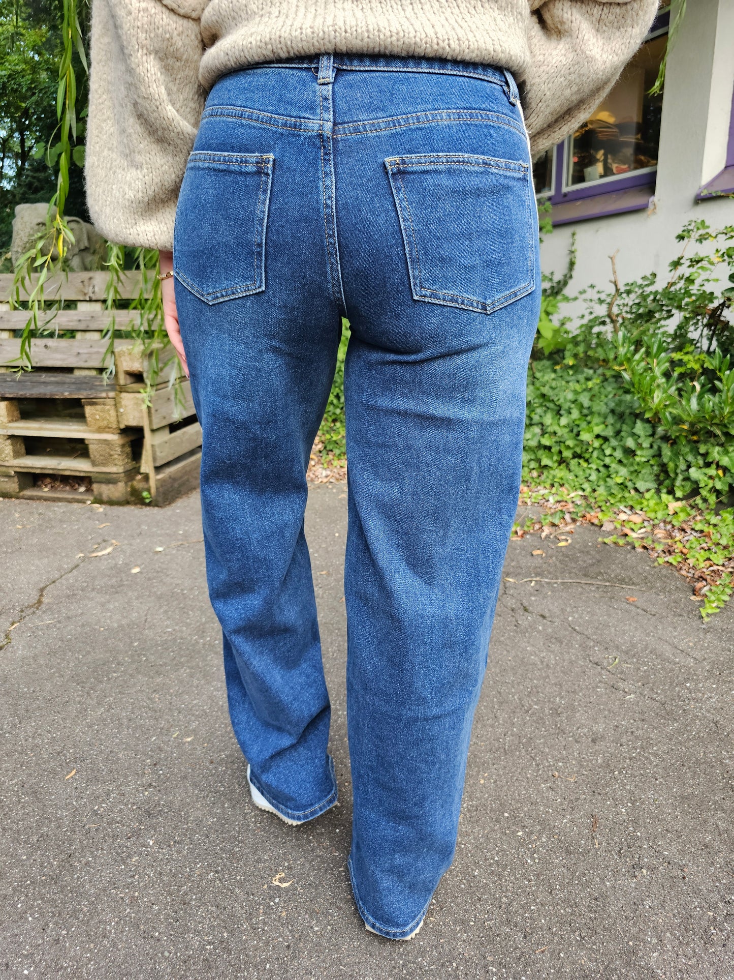 Jeans mit weitem Bein und seitlichen Streifen Queen Hearts