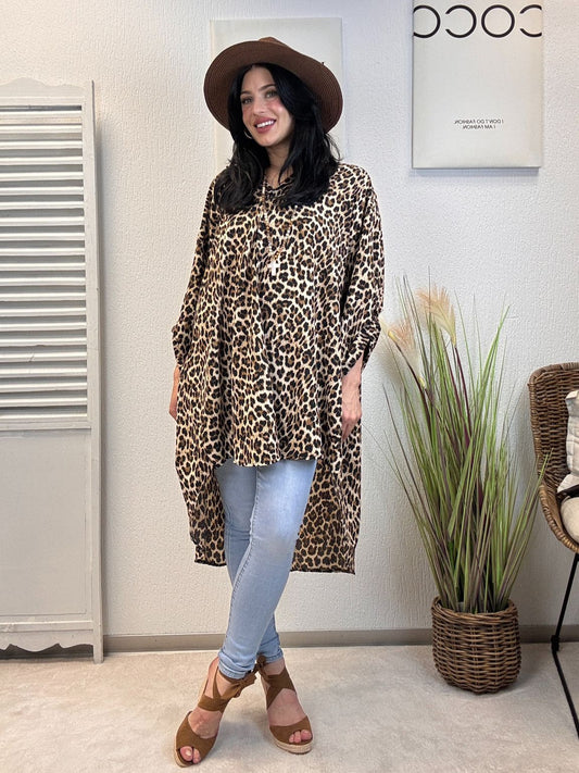 Oversize Leo-Bluse kann von Größe 36 bis 46 getragen werden