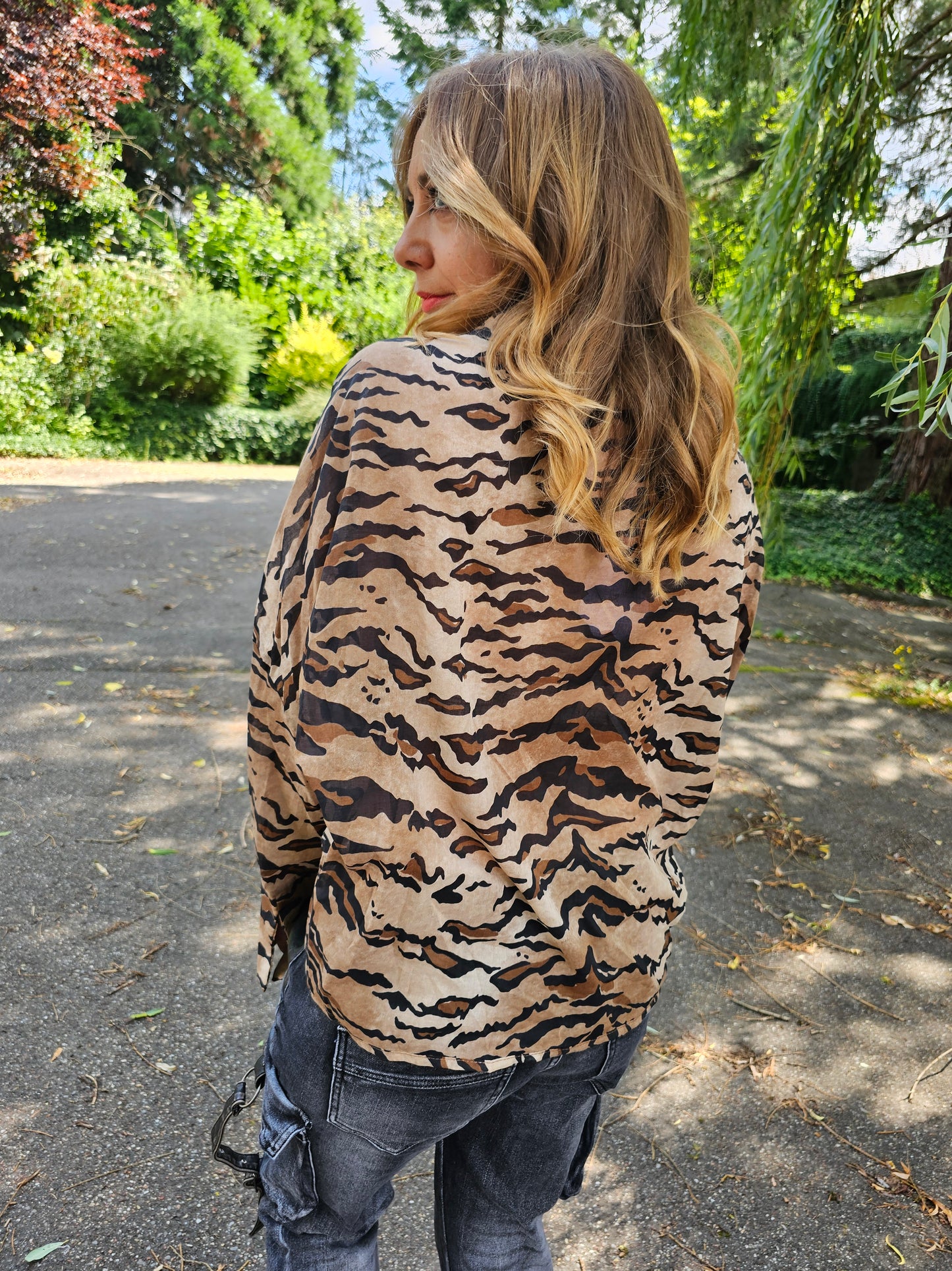 Leichte Bluse mit Tigermuster