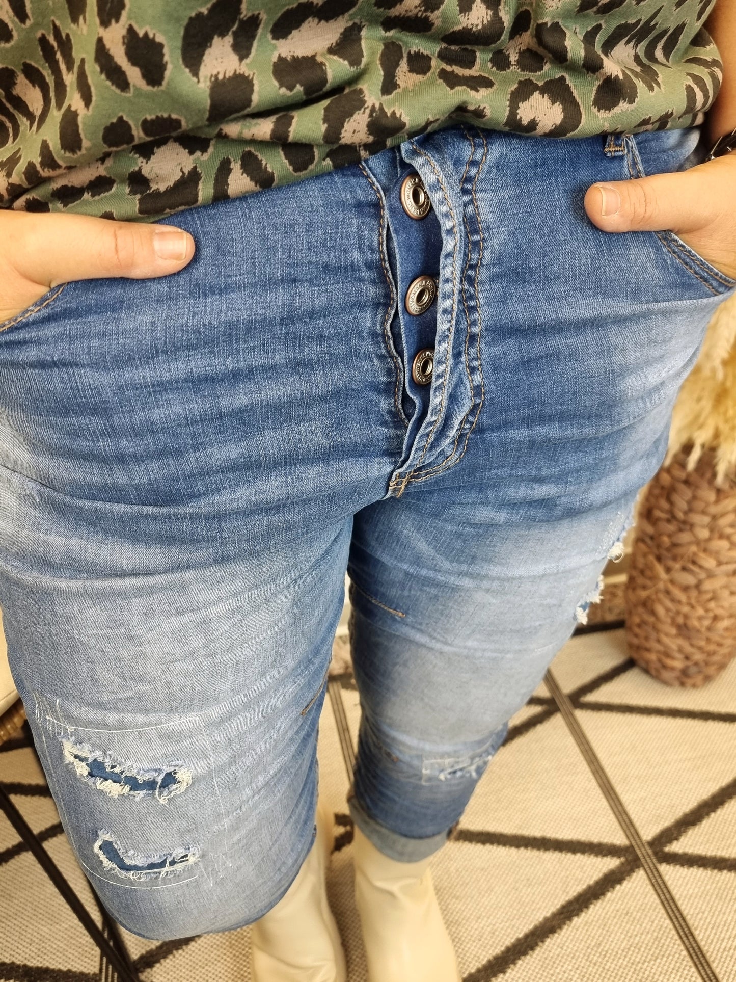 Helle Jeans Destroyed mit Nähten H8148