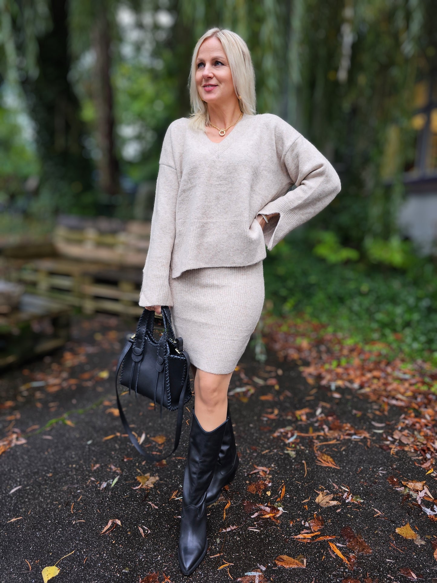 Kuscheliger Pullover " Arines" in Beige mit V-Ausschnitt