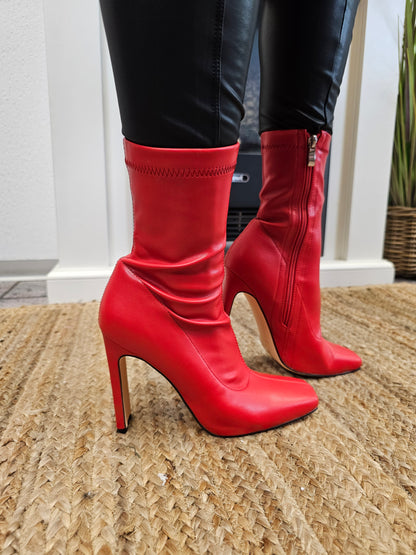 Rote High Heel-Stiefel