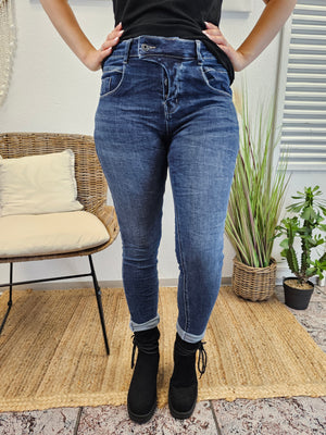 Dunkle Jeans mit schräger Knöpfung HS-5907