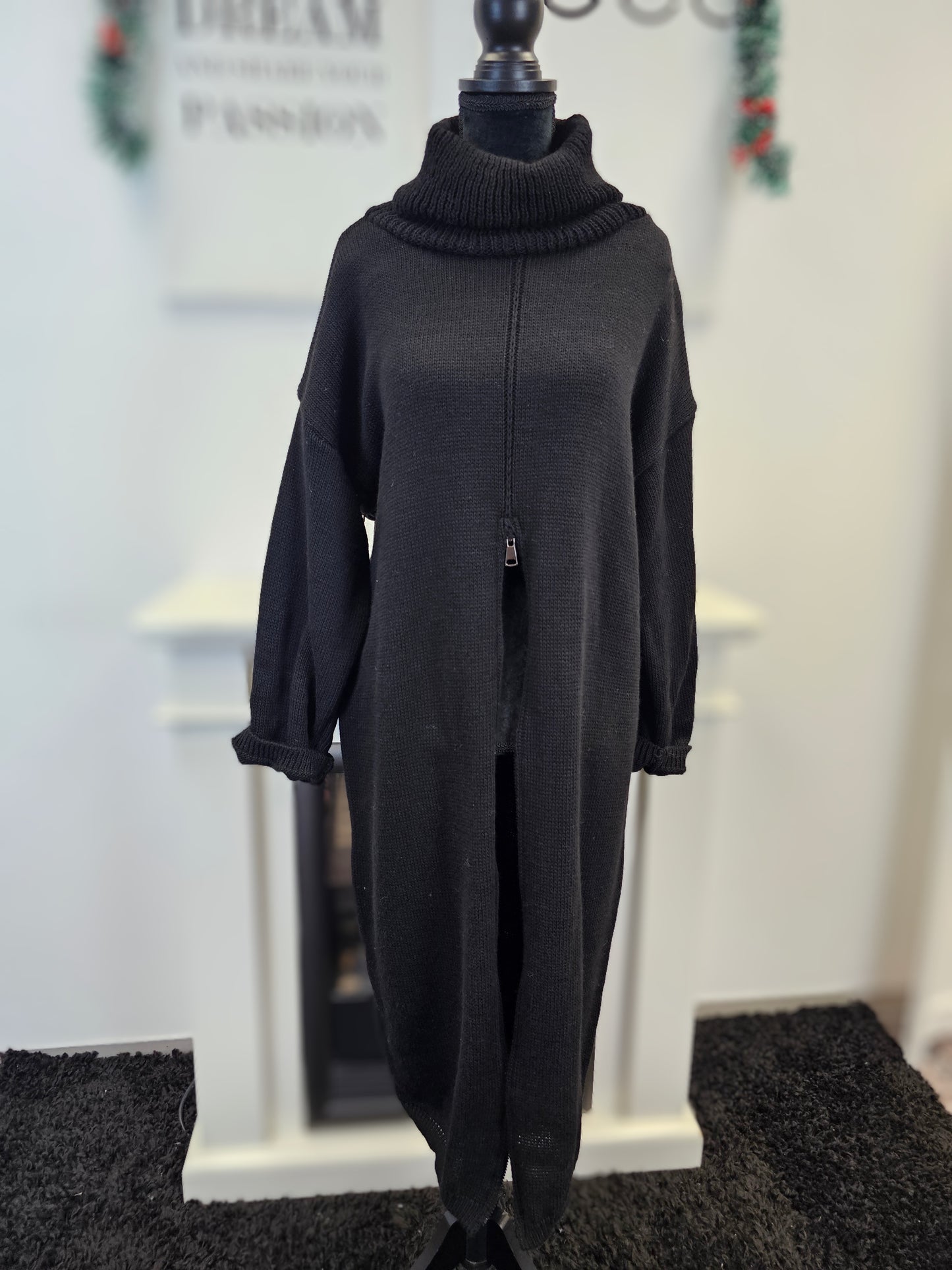 Strickkleid Lang in Schwarz mit Rollkragen und Reißverschluss