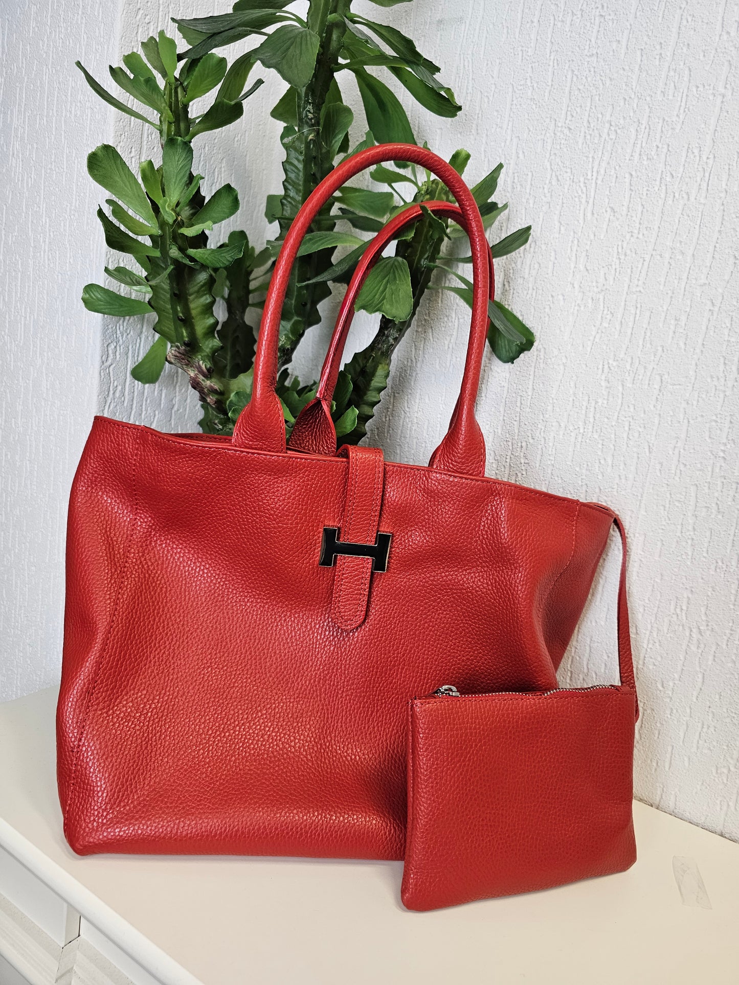 Ledertasche in Rot "H"