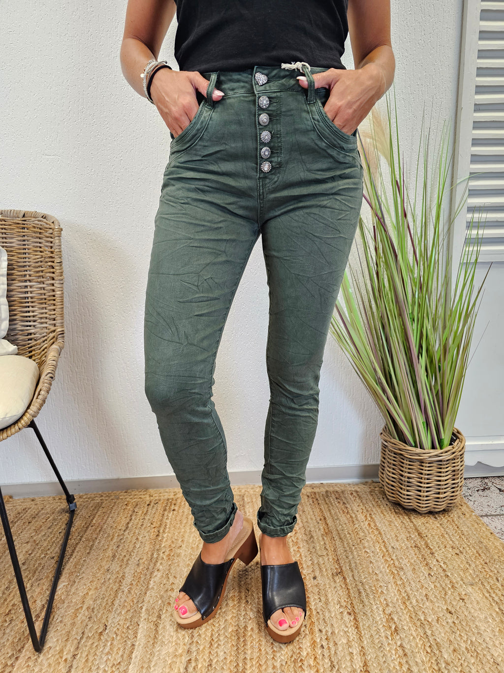 Jeans in Khaki Jewelly JW2565-4 mit Schmuck-Knopfleiste