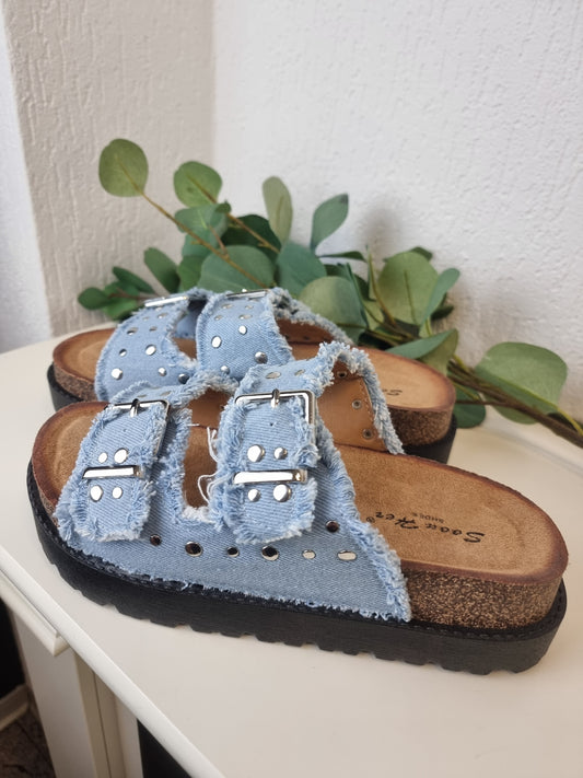 Sandale mit Doppelschnalle aus Jeans und Nieten